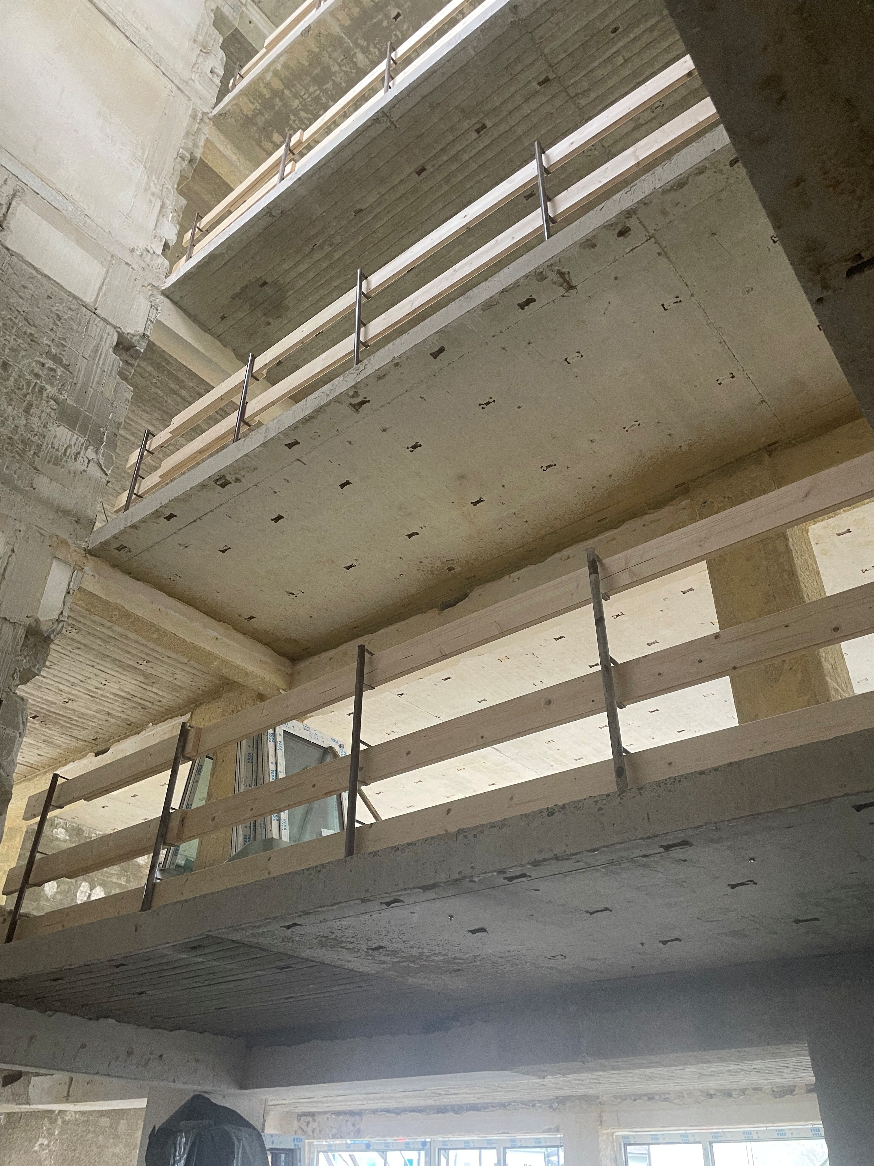 MÜBA Geländerpfosten zum Aufschrauben im Sanierungsbau