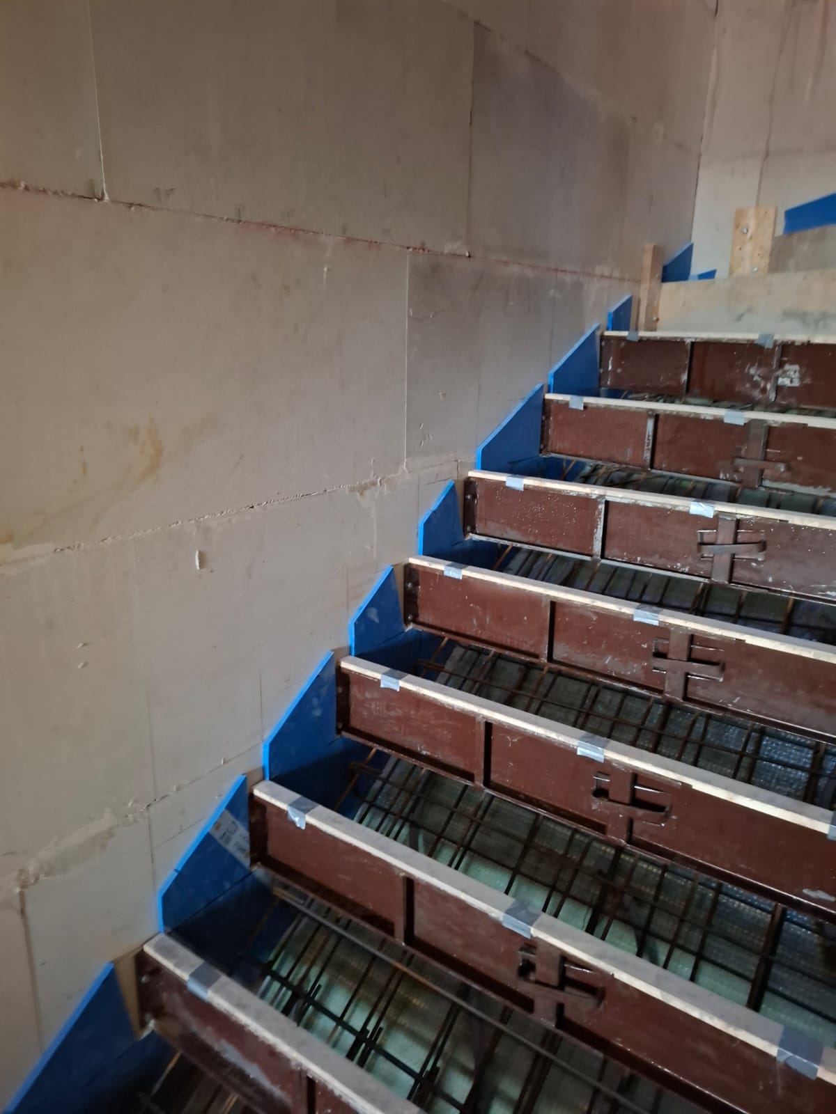 MÜBA Teleskoprohre der Treppenschalung im Mehrfamilienhaus-Neubau in Köln